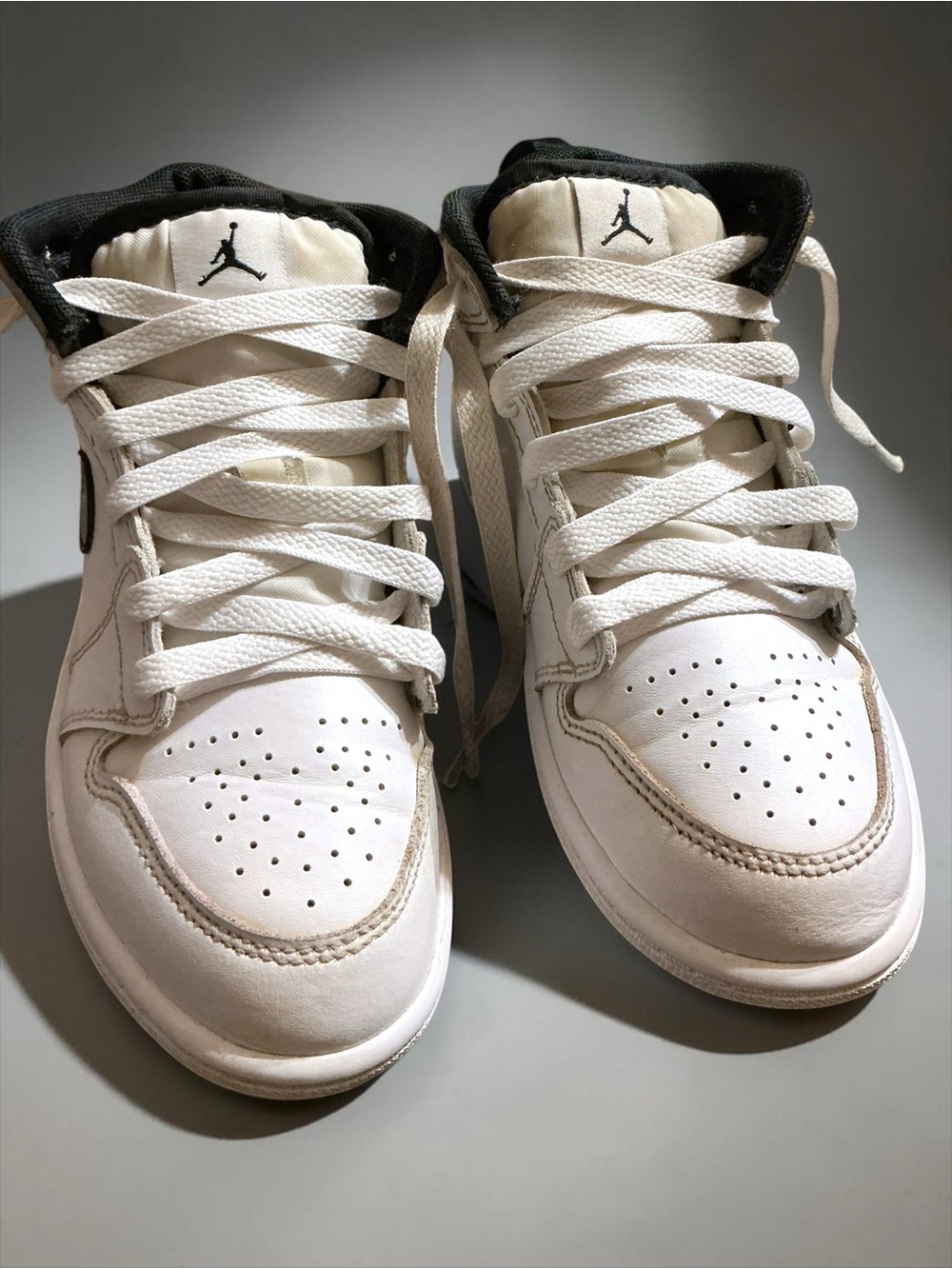 Nike Air Jordan 1 Mid White Black Kids Size 13C Sneakers - Picture 2 of 7